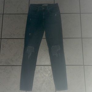 Like new 721 high rise skinny Levi’s size 21.